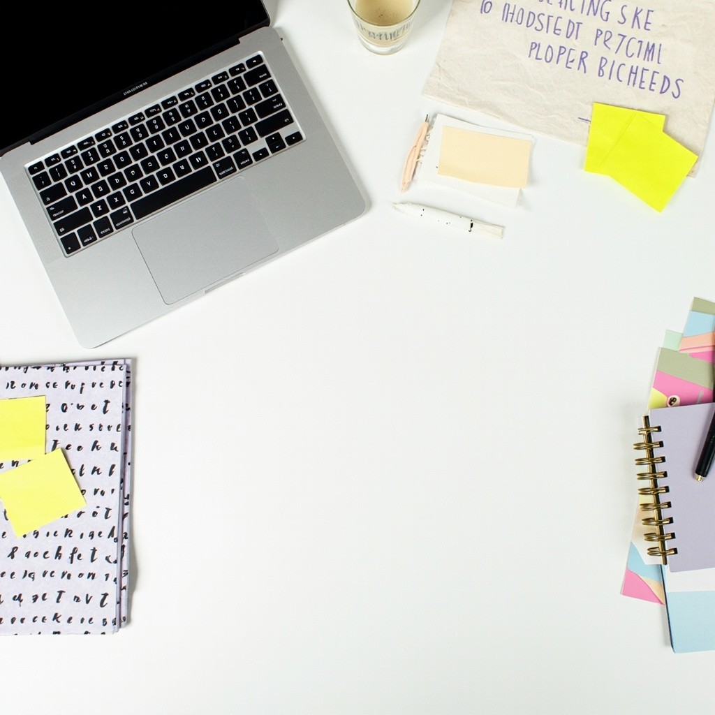 A Digital Study Workspace with Motivational Quote