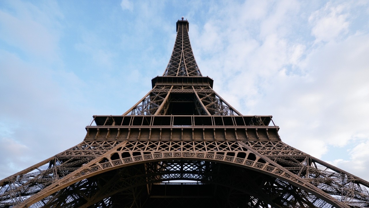 A Picture of the Eiffel Tower