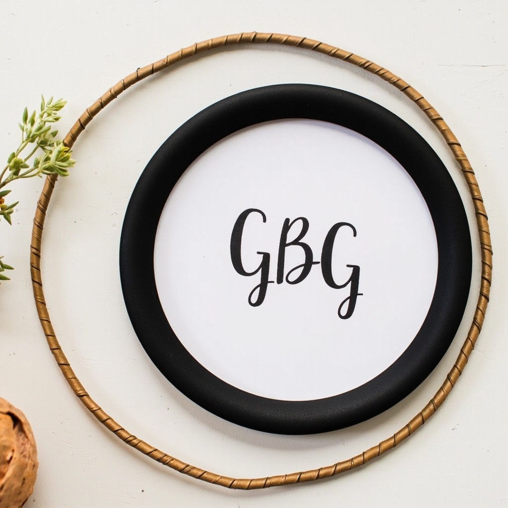 The Round Monogram Picture Frame